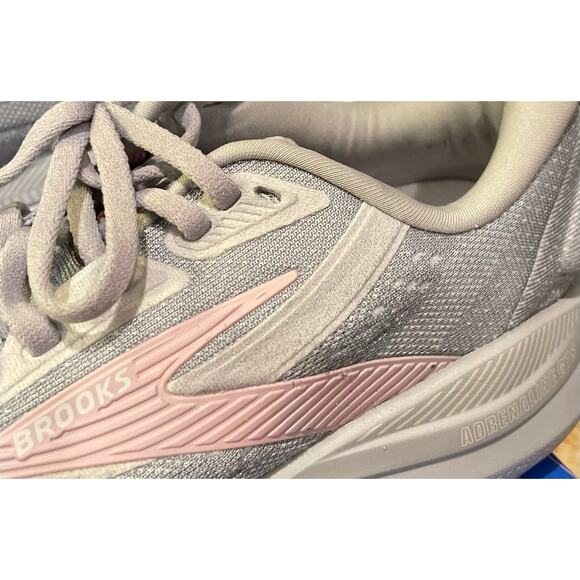 NIB Womens Brooks Adrenaline GTS 24 Running Shoes Size 7
